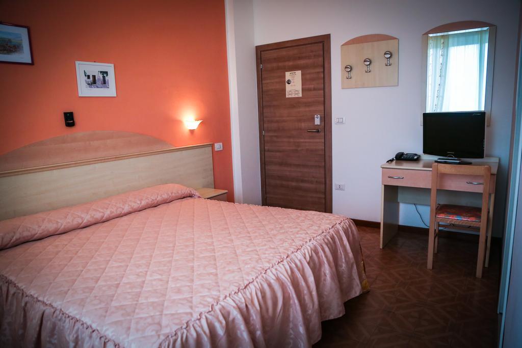 Hotel Ausonia Monte Porzio Kültér fotó