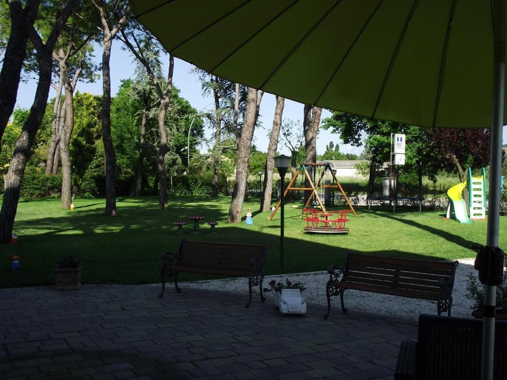 Hotel Ausonia Monte Porzio Kültér fotó